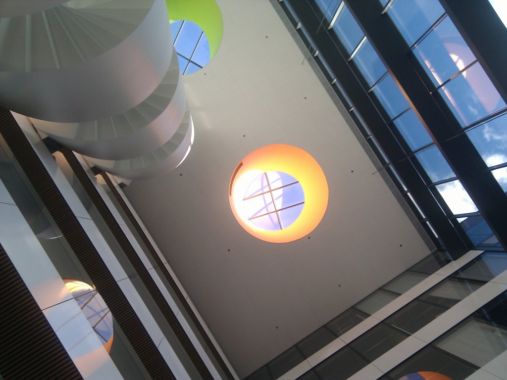 Odottamattomia yhdistelmiä, somea ja johtajaominaisuuksia